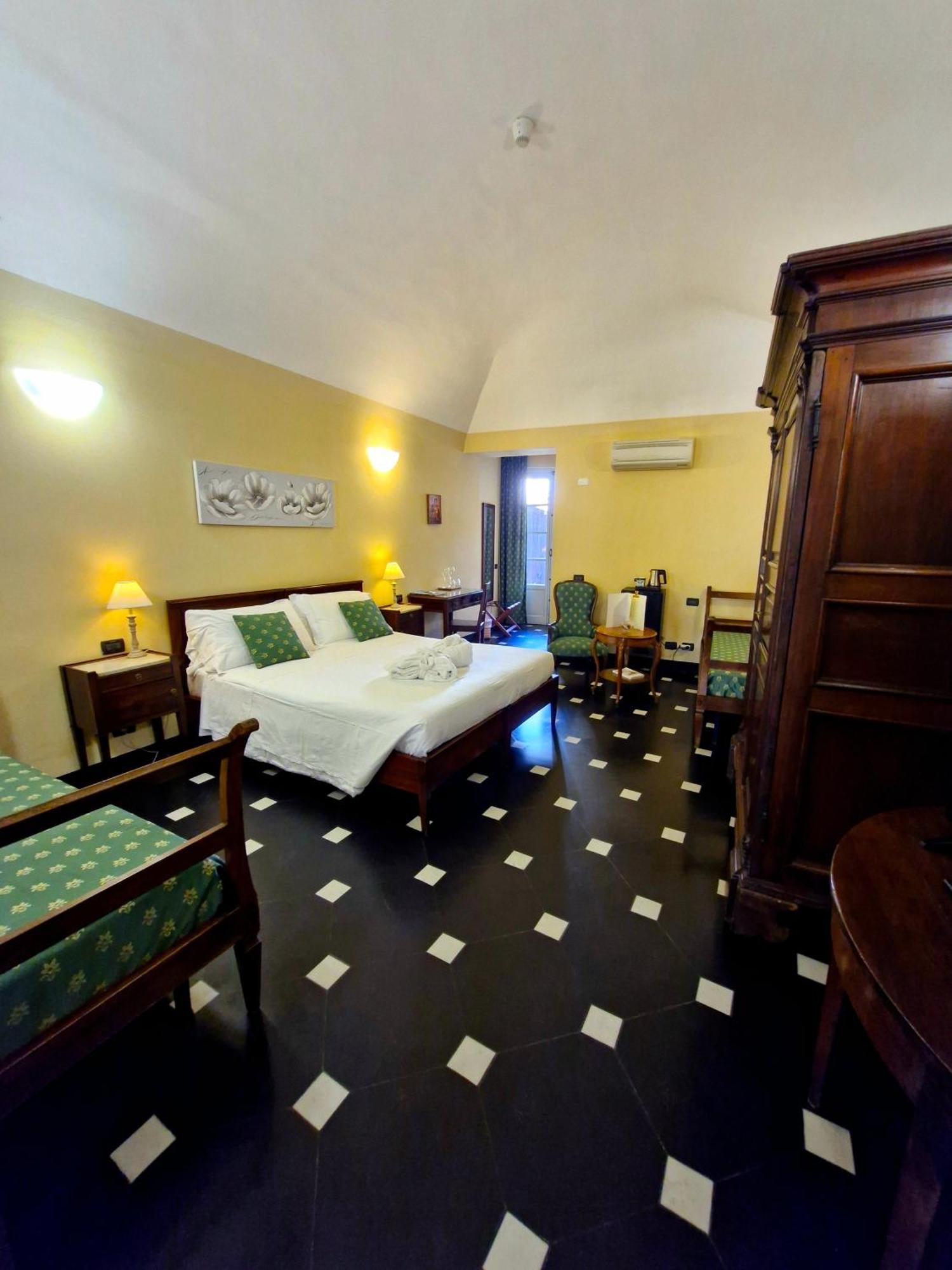 Palazzo Vescovile 4* Noli